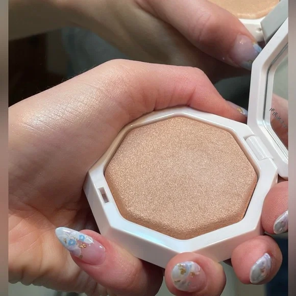 Fenty Beauty | Makeup | Fenty Highlighter Prosecco | Poshmark